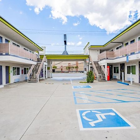 Exclusivo Inn And Suites Lakewood Exterior foto