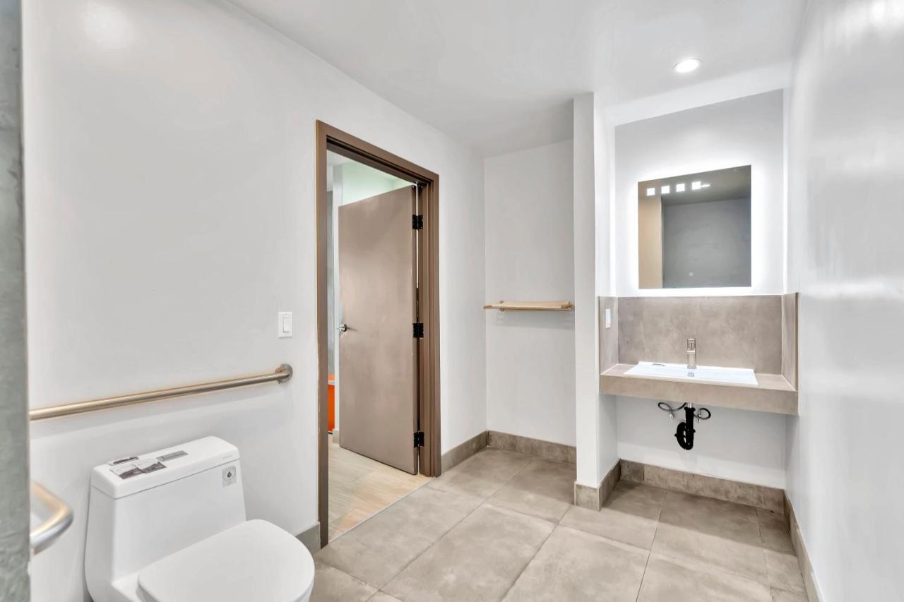 Exclusivo Inn And Suites Lakewood Exterior foto