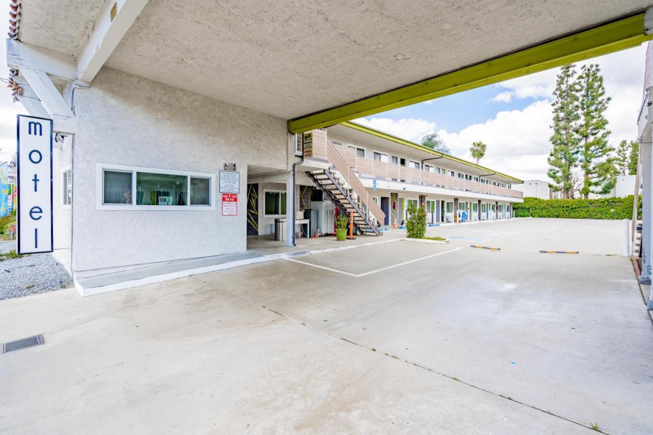 Exclusivo Inn And Suites Lakewood Exterior foto