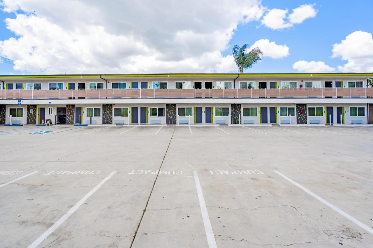 Exclusivo Inn And Suites Lakewood Exterior foto